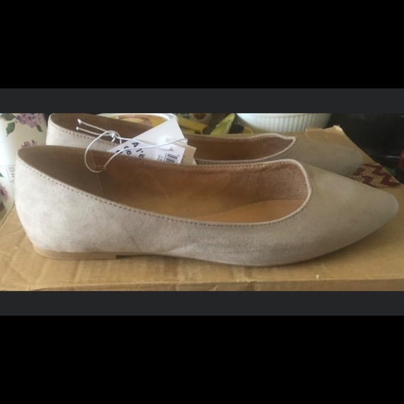 Old navy flat - Picture 2 of 3